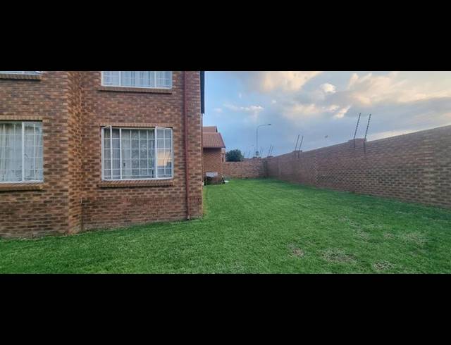 2 BEDROOM TOWNHOUSE FOR SALE IN THE REEDS